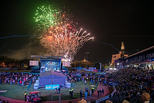 ALEX LUPUL / WINNIPEG FREE PRESS  

Fireworks signal the end of the Unite 150 concert on August, 28, 2021.