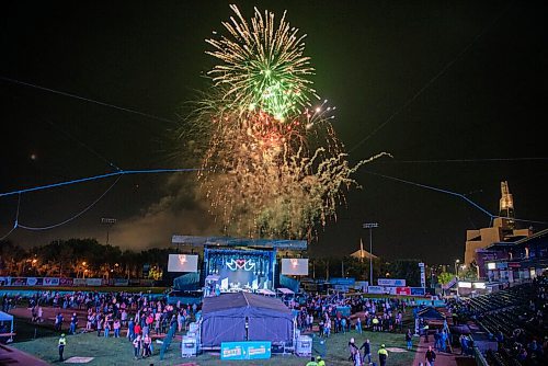 ALEX LUPUL / WINNIPEG FREE PRESS  

Fireworks signal the end of the Unite 150 concert on August, 28, 2021.