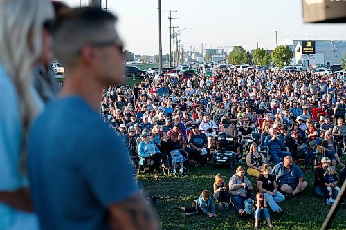 JOHN WOODS / WINNIPEG FREE PRESS
About a thousand people came out to listen to speakers and show their discontent with COVID-19 restrictions in Winkler Monday, August 30, 2021. 

Reporter: Cody