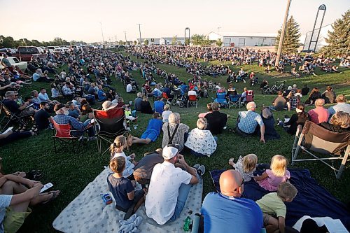 JOHN WOODS / WINNIPEG FREE PRESS
About a thousand people came out to listen to speakers and show their discontent with COVID-19 restrictions in Winkler Monday, August 30, 2021. 

Reporter: Cody