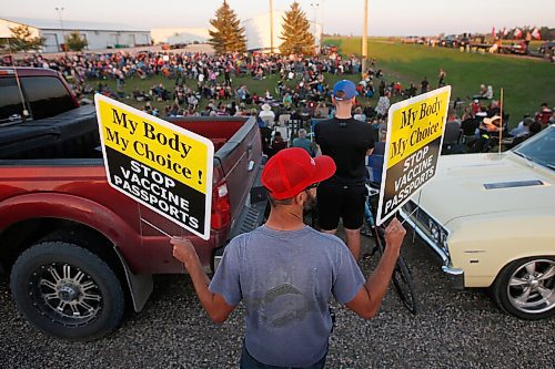 JOHN WOODS / WINNIPEG FREE PRESS
About a thousand people came out to listen to speakers and show their discontent with COVID-19 restrictions in Winkler Monday, August 30, 2021. 

Reporter: Cody