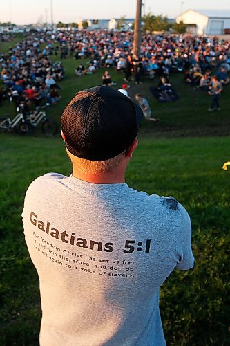 JOHN WOODS / WINNIPEG FREE PRESS
About a thousand people came out to listen to speakers and show their discontent with COVID-19 restrictions in Winkler Monday, August 30, 2021. 

Reporter: Cody