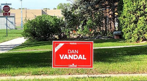 RUTH BONNEVILLE / WINNIPEG FREE PRESS

Local - Federal Election Signs

A sign for Liberal candidate, Dan Vandal, on a residence on Champlain Street  in St. Boniface on Tuesday.


Aug 31st, 2021
