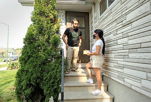 RUTH BONNEVILLE / WINNIPEG FREE PRESS

Local - NDP candidate canvassing, Leah Gazan 

Photos of  Leah Gazan talking with homeowner, Jaime Campos, while canvassing in the West End on Sherburn street on Wednesday!

For Niigaan's story on Indigenous candidates. 

Niigaan James Sinclair 

Sept 1st,  2021
