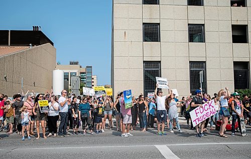 JESSICA LEE/WINNIPEG FREE PRESS

Hundreds gathered outside the Health Sciences Centre in Winnipeg on September 1st, blocking off parts of Sherbrook Street and William Avenue to protest against vaccines, vaccine passports and COVID restrictions.

Reporter: Cody Sellar