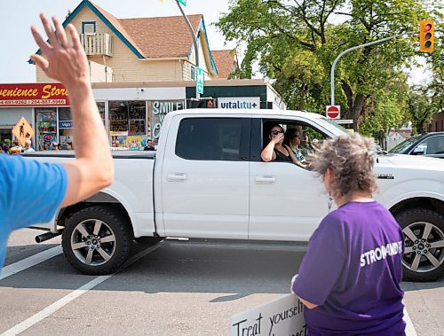 JESSICA LEE/WINNIPEG FREE PRESS

Hundreds gathered outside the Health Sciences Centre in Winnipeg on September 1st, blocking off parts of Sherbrook Street and William Avenue to protest against vaccines, vaccine passports and COVID restrictions.

Reporter: Cody Sellar