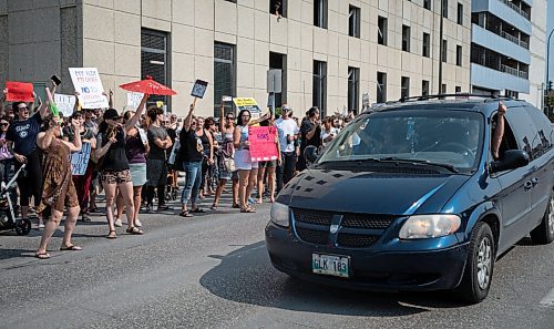 JESSICA LEE/WINNIPEG FREE PRESS

Hundreds gathered outside the Health Sciences Centre in Winnipeg on September 1st, blocking off parts of Sherbrook Street and William Avenue to protest against vaccines, vaccine passports and COVID restrictions.

Reporter: Cody Sellar