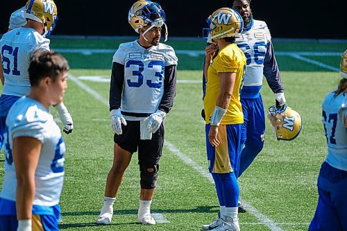 MIKE DEAL / WINNIPEG FREE PRESS
Winnipeg Blue Bombers Andrew Harris (33) chats with quarterback Zach Collaros (8) during practice at IG Field Wednesday afternoon.
210901 - Wednesday, September 01, 2021.
