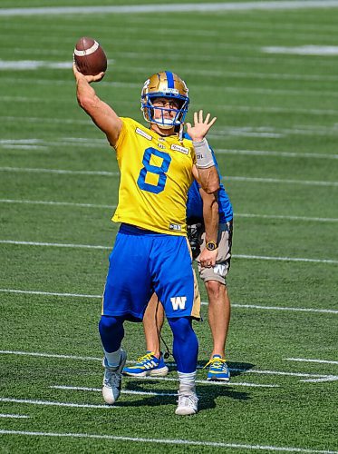 MIKE DEAL / WINNIPEG FREE PRESS
Winnipeg Blue Bombers quarterback Zach Collaros (8) during practice at IG Field Wednesday afternoon.
210901 - Wednesday, September 01, 2021.