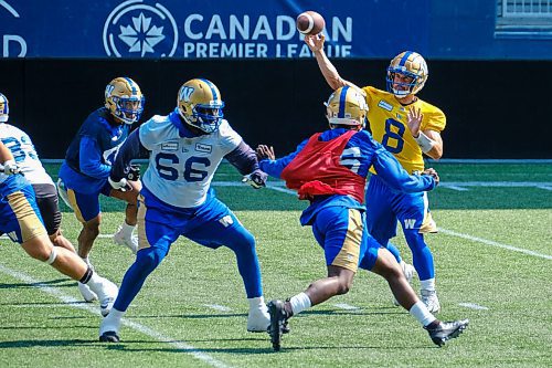 MIKE DEAL / WINNIPEG FREE PRESS
Winnipeg Blue Bombers quarterback Zach Collaros (8) during practice at IG Field Wednesday afternoon.
210901 - Wednesday, September 01, 2021.