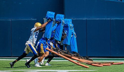 MIKE DEAL / WINNIPEG FREE PRESS
Winnipeg Blue Bombers during practice at IG Field Wednesday afternoon.
210901 - Wednesday, September 01, 2021.