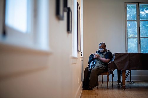 Daniel Crump / Winnipeg Free Press.The Raising New Voices mentee Jibu Kamabu takes notes in the corner of the gallery at the St. Norbert Art Centre. Kamabu was one of nine artists whose work was displayed during Gerryfest 2021. September 2, 2021.