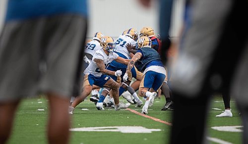 JESSICA LEE/WINNIPEG FREE PRESS

Winnipegs Blue Bombers practice training drills at University of Manitobas campus on September 2, 2021.

Reporter: Jeff Hamilton