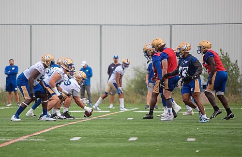 JESSICA LEE/WINNIPEG FREE PRESS

Winnipegs Blue Bombers practice training drills at University of Manitobas campus on September 2, 2021.

Reporter: Jeff Hamilton