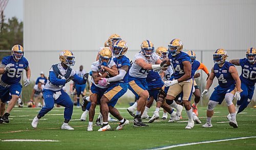 JESSICA LEE/WINNIPEG FREE PRESS

Winnipegs Blue Bombers practice training drills at University of Manitobas campus on September 2, 2021.

Reporter: Jeff Hamilton