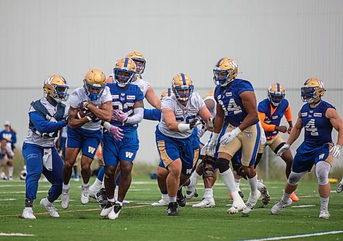 JESSICA LEE/WINNIPEG FREE PRESS

Winnipegs Blue Bombers practice training drills at University of Manitobas campus on September 2, 2021.

Reporter: Jeff Hamilton