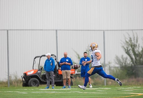 JESSICA LEE/WINNIPEG FREE PRESS

Winnipegs Blue Bombers practice training drills at University of Manitobas campus on September 2, 2021.

Reporter: Jeff Hamilton