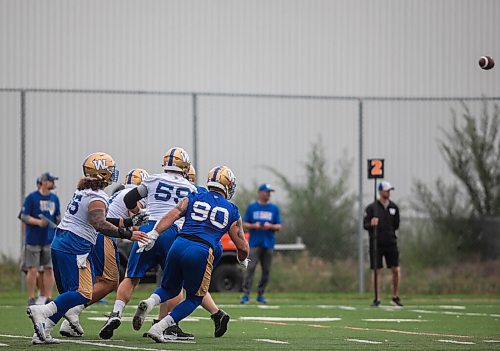 JESSICA LEE/WINNIPEG FREE PRESS

Winnipegs Blue Bombers practice training drills at University of Manitobas campus on September 2, 2021.

Reporter: Jeff Hamilton