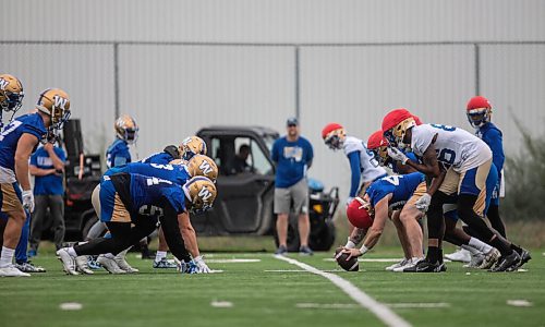 JESSICA LEE/WINNIPEG FREE PRESS

Winnipegs Blue Bombers practice training drills at University of Manitobas campus on September 2, 2021.

Reporter: Jeff Hamilton