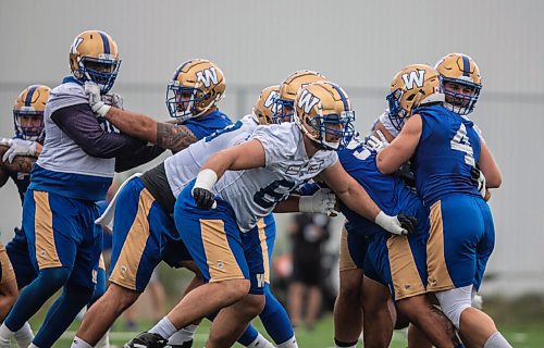 JESSICA LEE/WINNIPEG FREE PRESS

Winnipegs Blue Bombers practice training drills at University of Manitobas campus on September 2, 2021.

Reporter: Jeff Hamilton