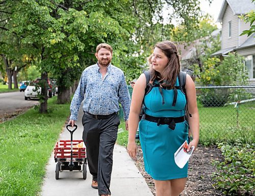 JESSICA LEE/WINNIPEG FREE PRESS

NDP candidate Meghan Waters canvasses with her son Léon and husband, Ryan Palmquist on September 3, 2021 in her neighbourhood of St. Boniface-St. Vital. 

Reporter: Dylan for split voting story