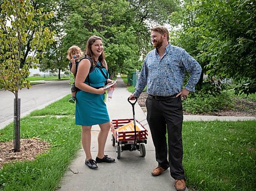 JESSICA LEE/WINNIPEG FREE PRESS

NDP candidate Meghan Waters canvasses with her son Léon and husband, Ryan Palmquist on September 3, 2021 in her neighbourhood of St. Boniface-St. Vital. 

Reporter: Dylan for split voting story