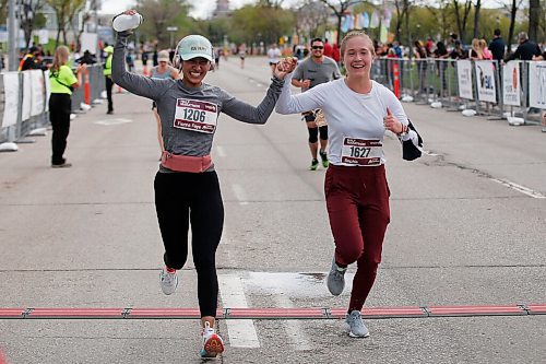 JOHN WOODS / WINNIPEG FREE PRESS
Runners cross the finish at the Manitoba Marathon at the University of Manitoba in Winnipeg Sunday, September 5, 2021. 
Reporter: ?