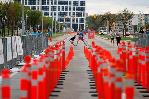 JOHN WOODS / WINNIPEG FREE PRESS
Runners prepare for the half-marathon at the Manitoba Marathon at the University of Manitoba in Winnipeg Sunday, September 5, 2021. 
Reporter: ?