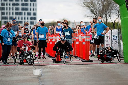 JOHN WOODS / WINNIPEG FREE PRESS
Wheelchair race start at the Manitoba Marathon at the University of Manitoba in Winnipeg Sunday, September 5, 2021. 
Reporter: ?