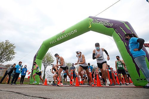 JOHN WOODS / WINNIPEG FREE PRESS
First marathon runners head out at the Manitoba Marathon at the University of Manitoba in Winnipeg Sunday, September 5, 2021. 
Reporter: ?