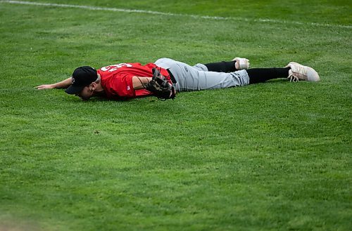 JESSICA LEE/WINNIPEG FREE PRESS

Ed Reichenbach (32) tries to catch a ball that went out of play.

The Winnipeg Goldeyes played against the Fargo-Moorhead Redhawks on September 6, 2021 at Shaw Park in Winnipeg.

Reporter: Taylor
