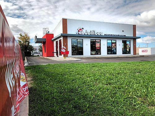 RUTH BONNEVILLE / WINNIPEG FREE PRESS

Biz - New Jollibee

Mug photo of the new Jollibee fast food restaurant on Nairn Ave.  


Sept 8th,  2021
