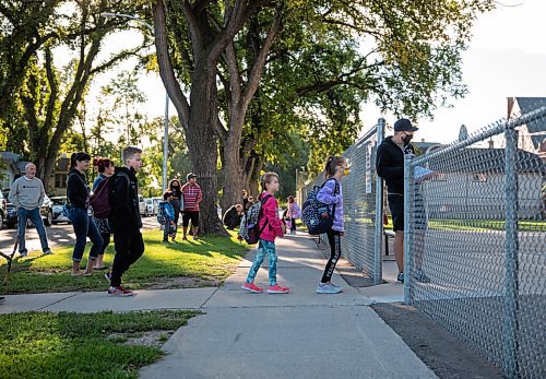 JESSICA LEE/WINNIPEG FREE PRESS

Students line up for the first day of school at Glenelm Community School on September 8, 2021.

Reporter: Maggie