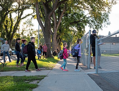 JESSICA LEE/WINNIPEG FREE PRESS

Students line up for the first day of school at Glenelm Community School on September 8, 2021.

Reporter: Maggie