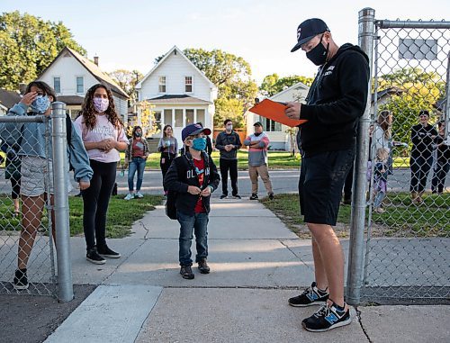 JESSICA LEE/WINNIPEG FREE PRESS

Students line up for the first day of school at Glenelm Community School on September 8, 2021.

Reporter: Maggie