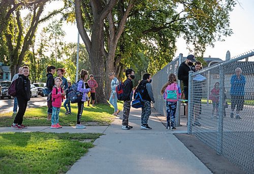 JESSICA LEE/WINNIPEG FREE PRESS

Students line up for the first day of school at Glenelm Community School on September 8, 2021.

Reporter: Maggie