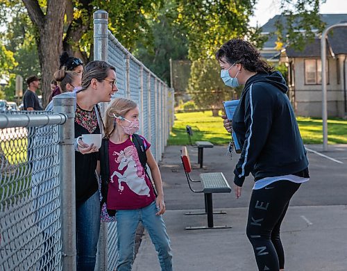 JESSICA LEE/WINNIPEG FREE PRESS

Olivia Walker, who is going into grade 2, walks into Glenelm Community School for the first day of school on September 8, 2021.

Reporter: Maggie