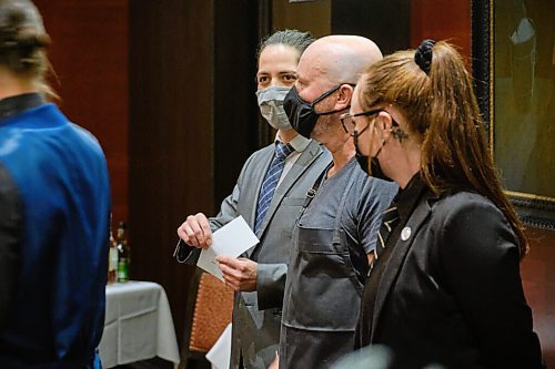 MIKE DEAL / WINNIPEG FREE PRESS
CAPS Manitoba sommelier contestants (from l-r); Felix Faundez Rubio, Danny King, and Alex Allardyce, during the provincial sommelier competition at Hys (1 Lombard Place) in the Richardson Building Wednesday afternoon.
See Ben Sigurdson story
210908 - Wednesday, September 08, 2021.