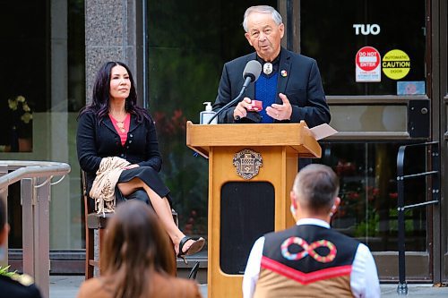 MIKE DEAL / WINNIPEG FREE PRESS
Elder Norman Meade speaks to around 100 guests who joined Mayor Brian Bowman and representatives from 38 new Accord partners at City Hall to take part in the signing ceremony for Winnipegs Indigenous Accord Thursday morning.
210909 - Thursday, September 09, 2021.