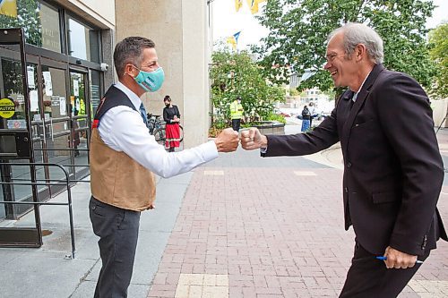 MIKE DEAL / WINNIPEG FREE PRESS
Winnipeg Free Press publisher, Bob Cox, fist-bumps Mayor Brian Bowman after signing Winnipeg's Indigenous Accord at a ceremony at City Hall with 38 other organizations Thursday morning.
210909 - Thursday, September 09, 2021.