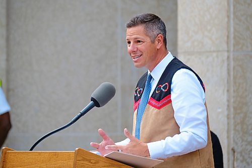 MIKE DEAL / WINNIPEG FREE PRESS
Around 100 guests joined Mayor Brian Bowman and representatives from 38 new Accord partners at City Hall to take part in the signing ceremony for Winnipegs Indigenous Accord Thursday morning.
210909 - Thursday, September 09, 2021.