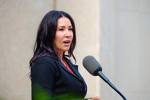 MIKE DEAL / WINNIPEG FREE PRESS
Emcee, Kimberley Puhach, Chair of the Mayors Indigenous Advisory Circle speaks to around 100 guests who joined Mayor Brian Bowman and representatives from 38 new Accord partners at City Hall to take part in the signing ceremony for Winnipegs Indigenous Accord Thursday morning.
210909 - Thursday, September 09, 2021.