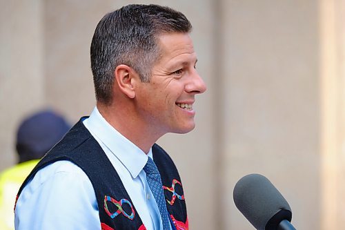 MIKE DEAL / WINNIPEG FREE PRESS
Around 100 guests joined Mayor Brian Bowman and representatives from 38 new Accord partners at City Hall to take part in the signing ceremony for Winnipegs Indigenous Accord Thursday morning.
210909 - Thursday, September 09, 2021.