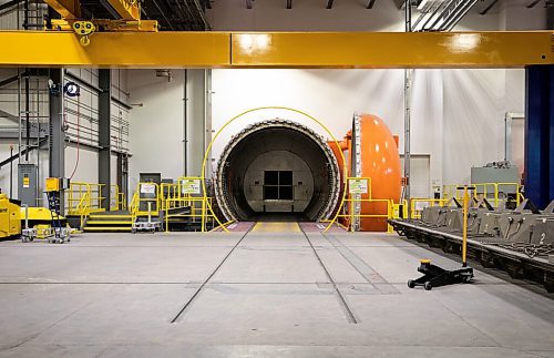 JESSICA LEE/WINNIPEG FREE PRESS

An industrial oven for building equipment at the Winnipeg Boeing warehouse on September 9, 2021.

Reporter: Martin