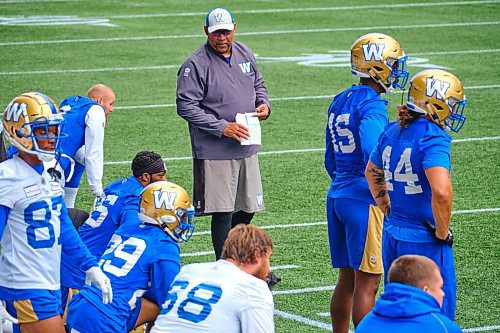 MIKE DEAL / WINNIPEG FREE PRESS
Winnipeg Blue Bombers' Defensive Line Coach, Darrell Patterson, during practice at IG Field Thursday afternoon.
210909 - Thursday, September 09, 2021.