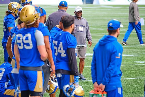 MIKE DEAL / WINNIPEG FREE PRESS
Winnipeg Blue Bombers' Defensive Coordinator, Richie Hall, during practice at IG Field Thursday afternoon.
210909 - Thursday, September 09, 2021.