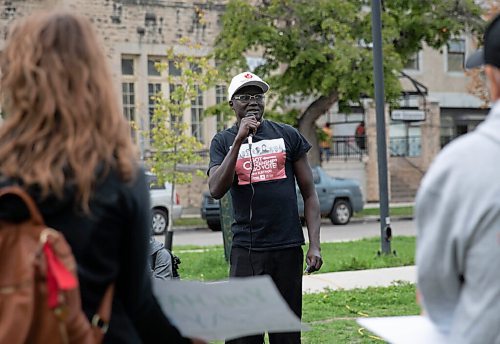 JESSICA LEE/WINNIPEG FREE PRESS

Reuben Garang, a project manager at Immigration Partnership Winnipeg, speaks at an event in Central Park on September 9, 2021 to encourage citizens with immigrant and refugee backgrounds to vote.

Reporter: Julia-Simone