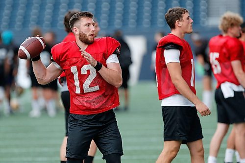 JOHN WOODS / WINNIPEG FREE PRESS
University of Manitoba Bison Des Catellier (12) at practice  Thursday, September 9, 2021. 

Reporter: Allen