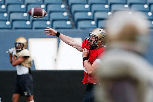 JOHN WOODS / WINNIPEG FREE PRESS
University of Manitoba Bison Des Catellier (12) at practice  Thursday, September 9, 2021. 

Reporter: Allen