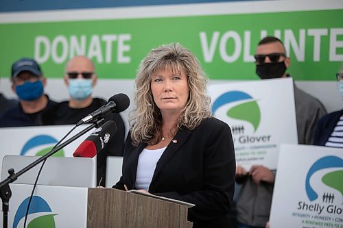 JESSICA LEE/WINNIPEG FREE PRESS

Conservative candidate Shelly Glover makes a speech on September 10, 2021 at Restore Winnipeg. Glover announced her candidacy at Restore Winnipeg because like the store, she wants to renew, refresh and restore the party.

Reporter: Carol